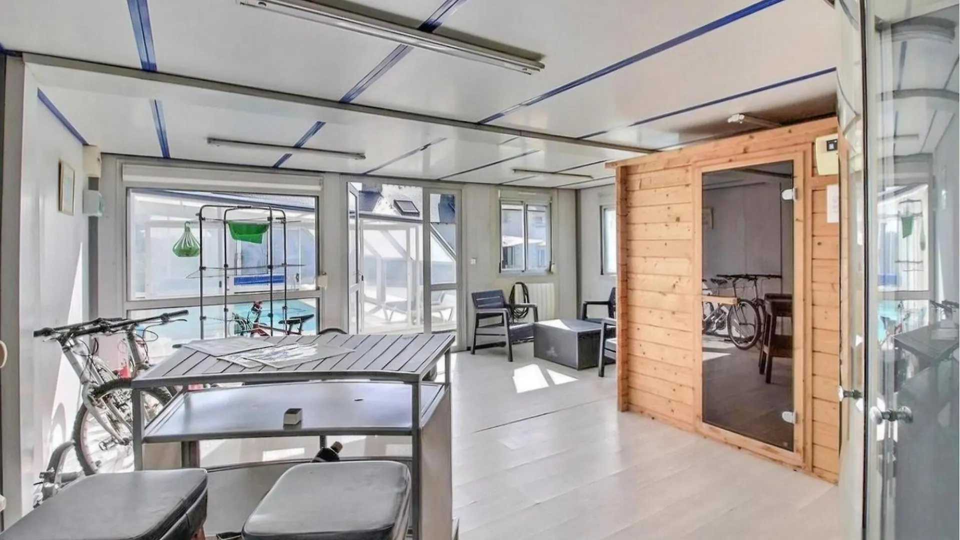 Beautiful Home In Jugon-Les-Lacs With Sauna Prázdninový dům
