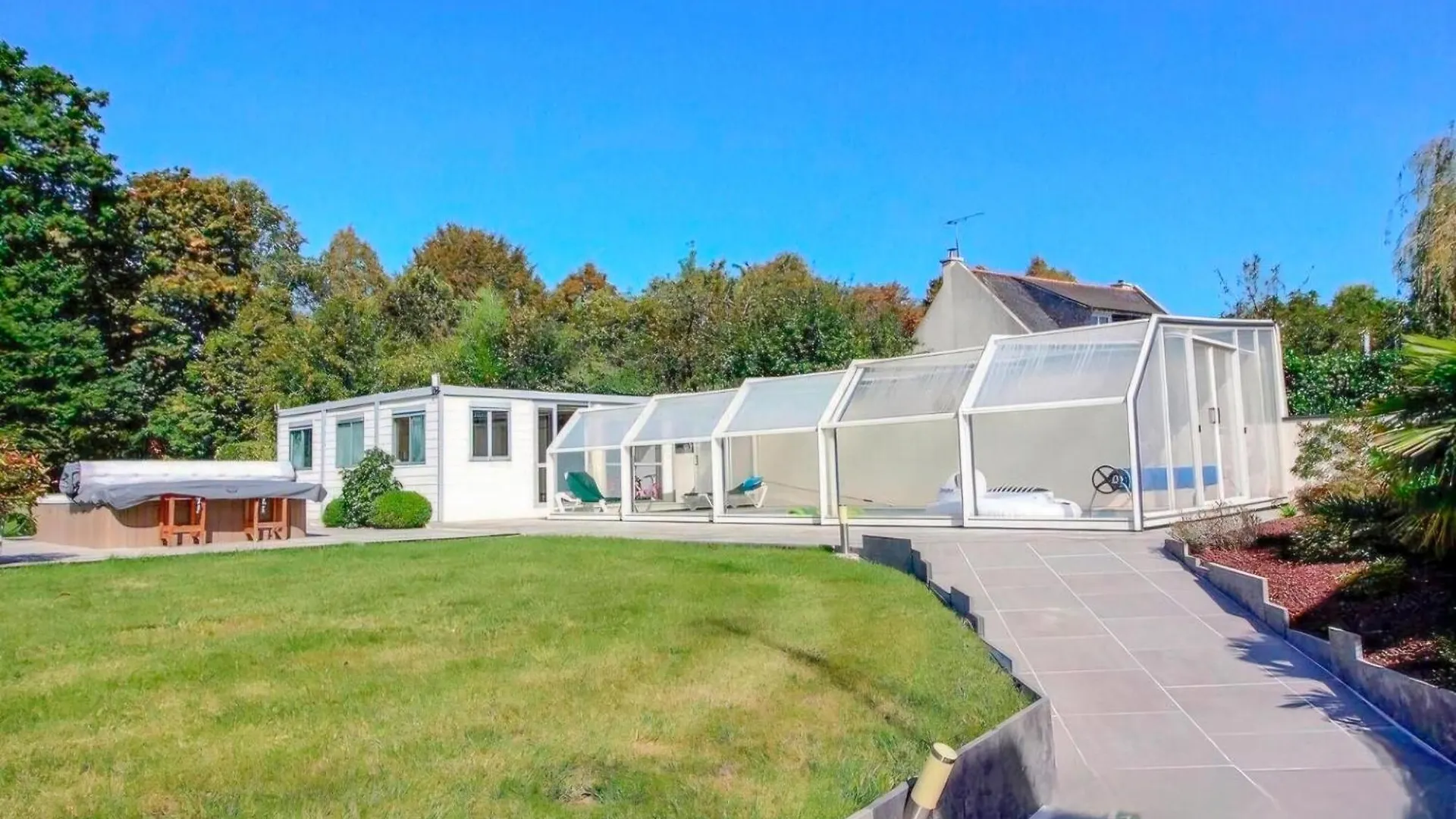 Beautiful Home In Jugon-Les-Lacs With Sauna 0*,