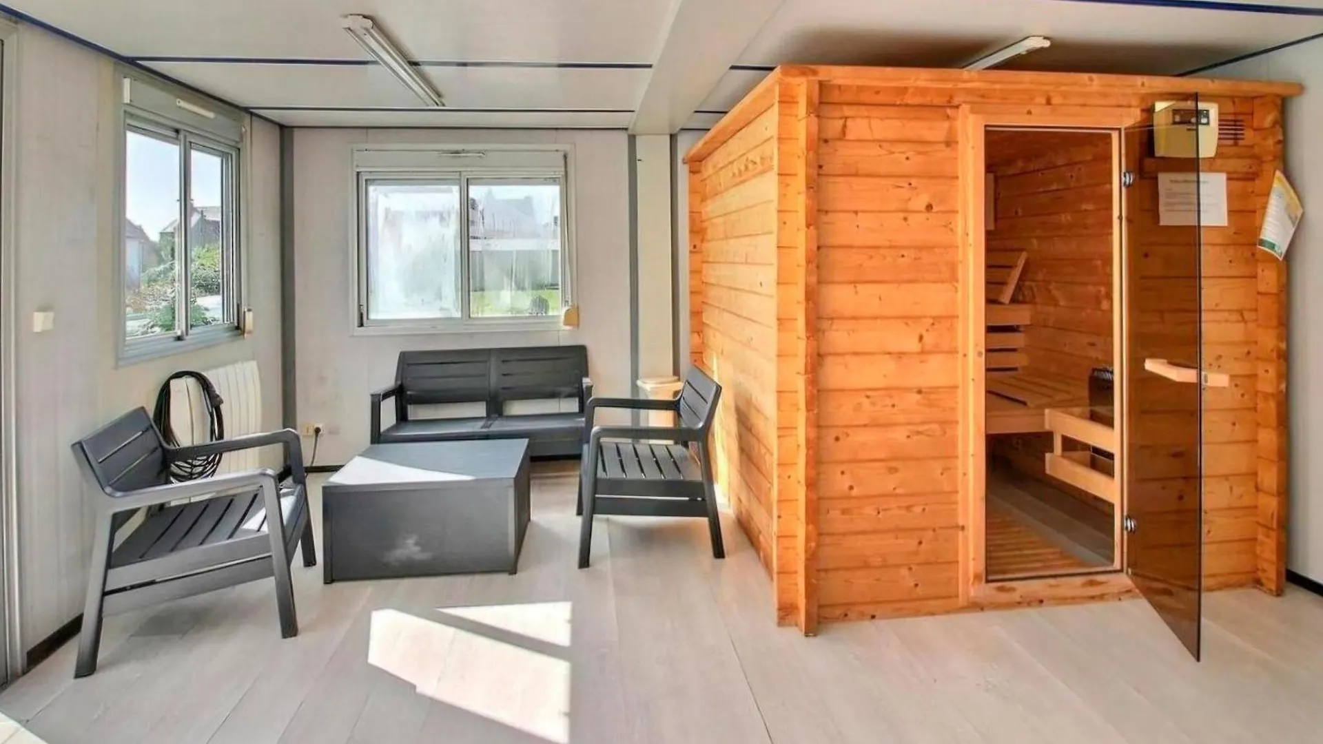 Beautiful Home In Jugon-Les-Lacs With Sauna Francie